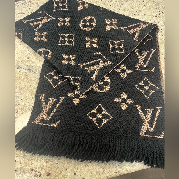 Louis Vuitton Logomania Jungle Scarf - Picture 2 of 6